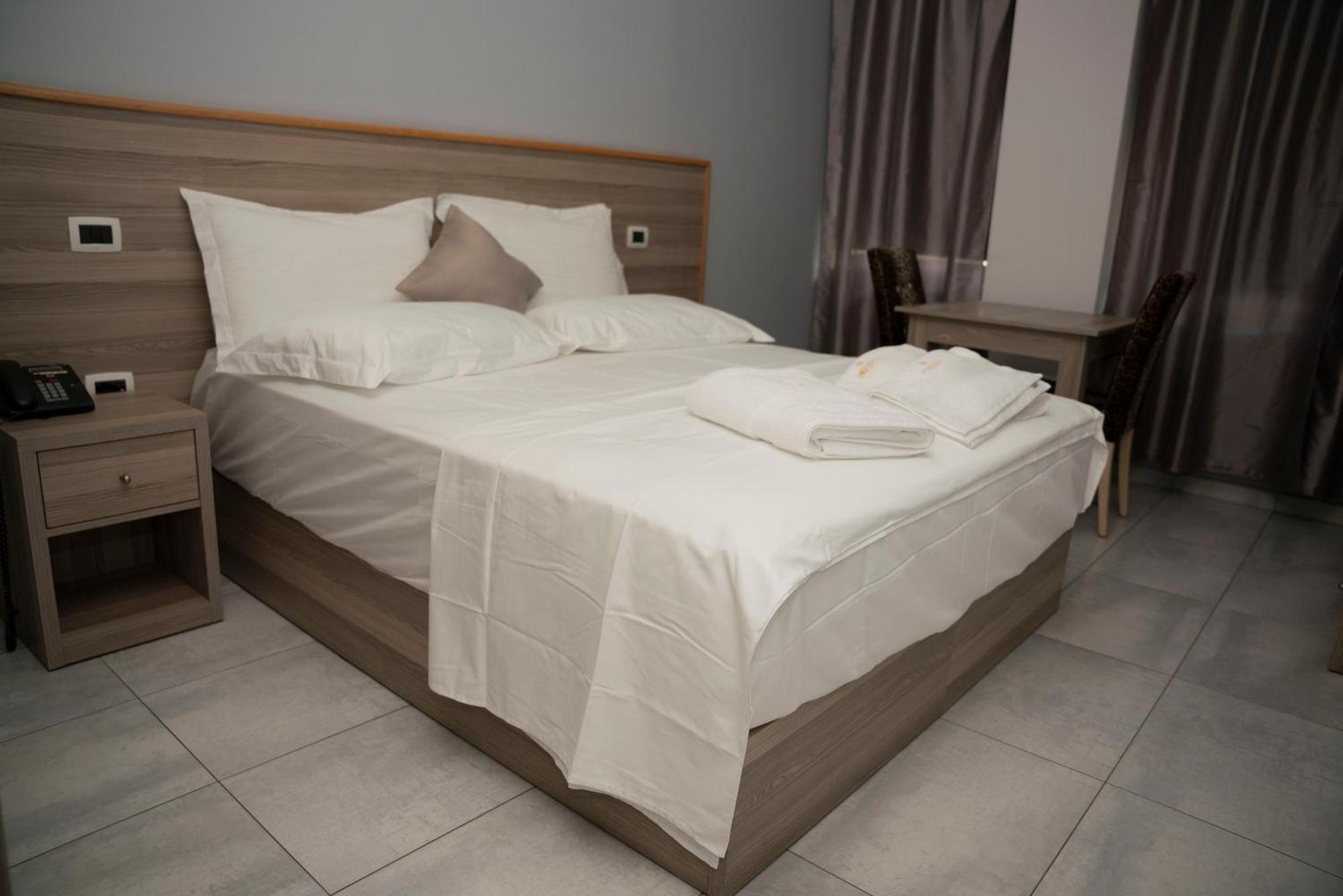 Hotel Pernoca Durrës Eksteriør bilde